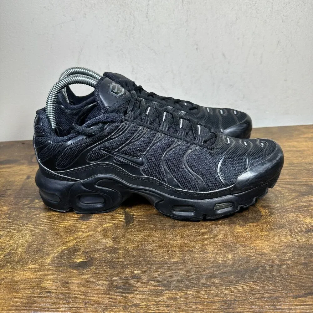 Nike Air Max Plus GS CD0609-001 Triple Black Shoes Women's‎ Size 8